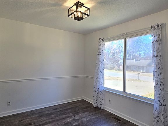 4th image of 211 Northwood Ter