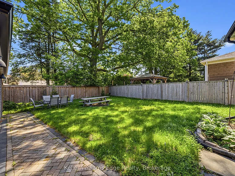 2300 Wagner Cres #UPPER — Photo 18