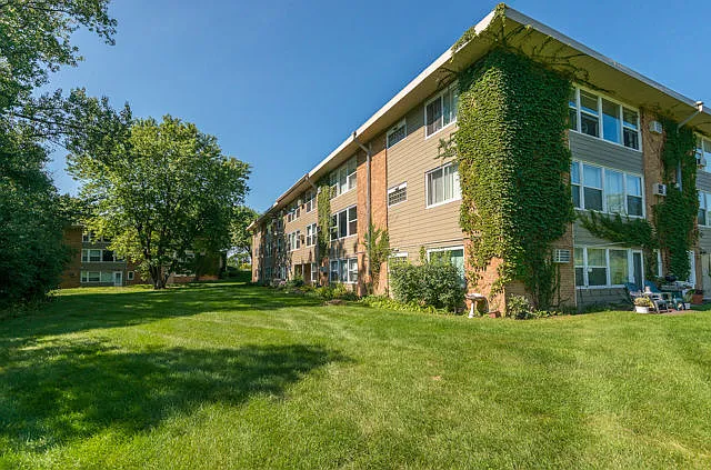Valley Village Apartments — Photo 12