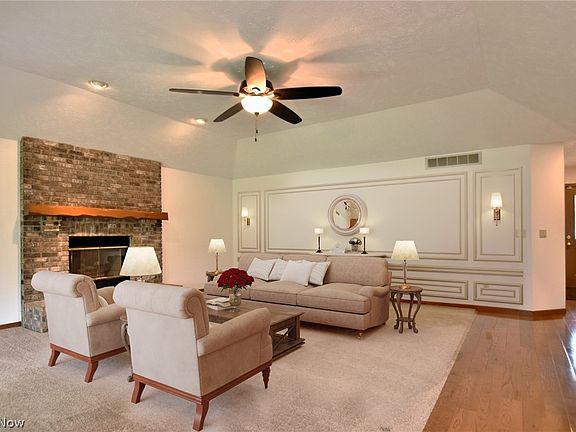 2nd image of 1090 Valley Creek Dr