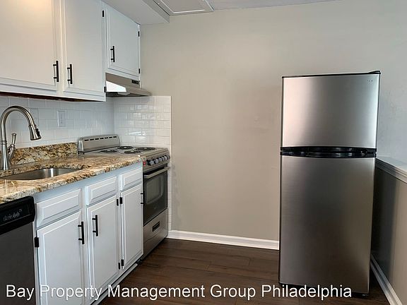 5th image of 634 Catherine St Unit 2