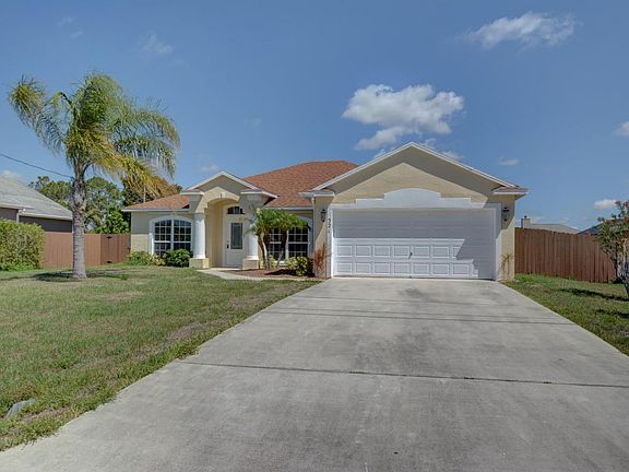 2nd image of 521 SW Lairo Ave