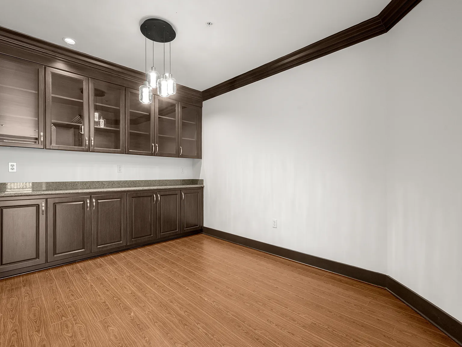 1138 Glenville Dr — Photo 4