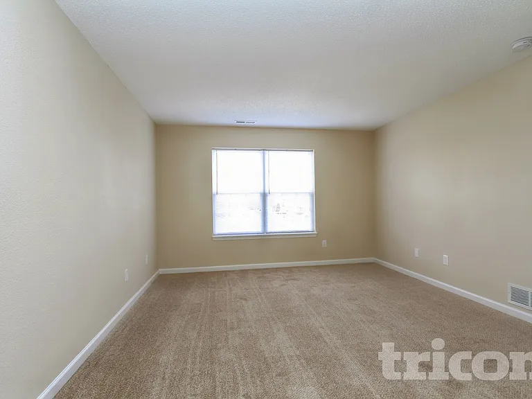1329 Lake Meadow Dr — Photo 11