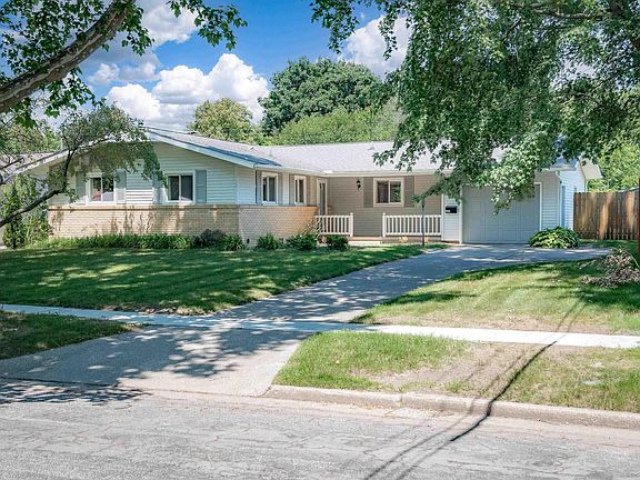 2nd image of 1915 Ivy Ln