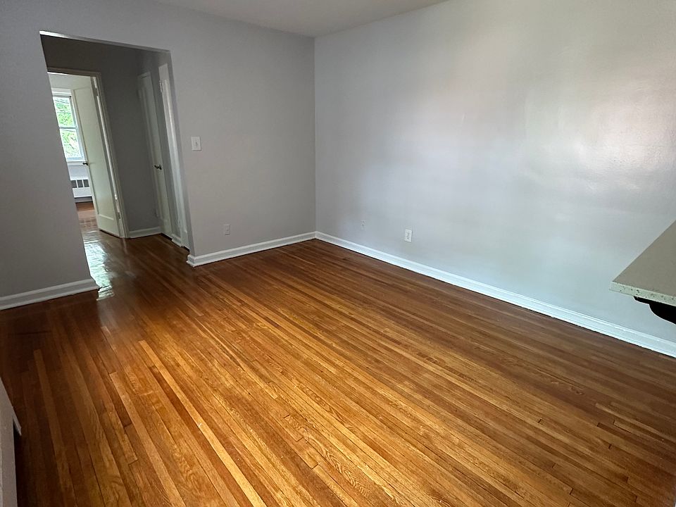 2nd image of 16 Beaumont Pl #A2