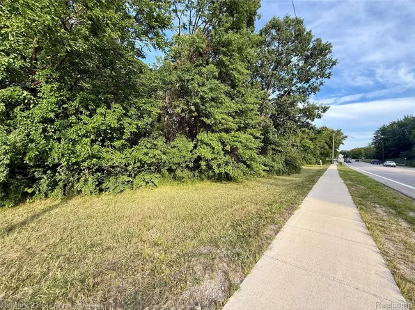 1 Wayne Rd, Romulus, MI 48174