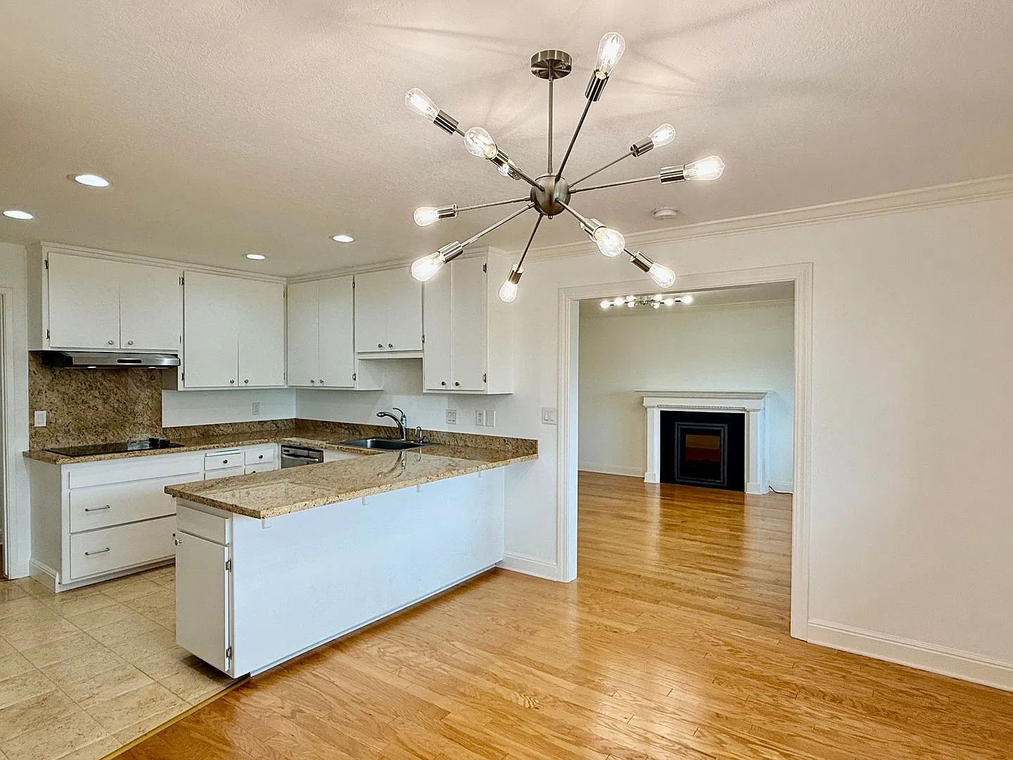 Spacious Two Bedroom Condo with Elevator Access Near Downtown Menlo Park — Photo 4