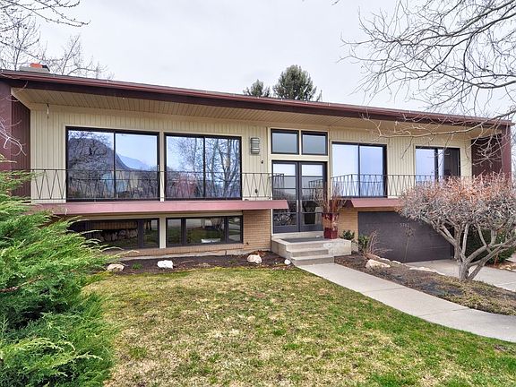 3rd image of 3762 E Eastcliff Cir
