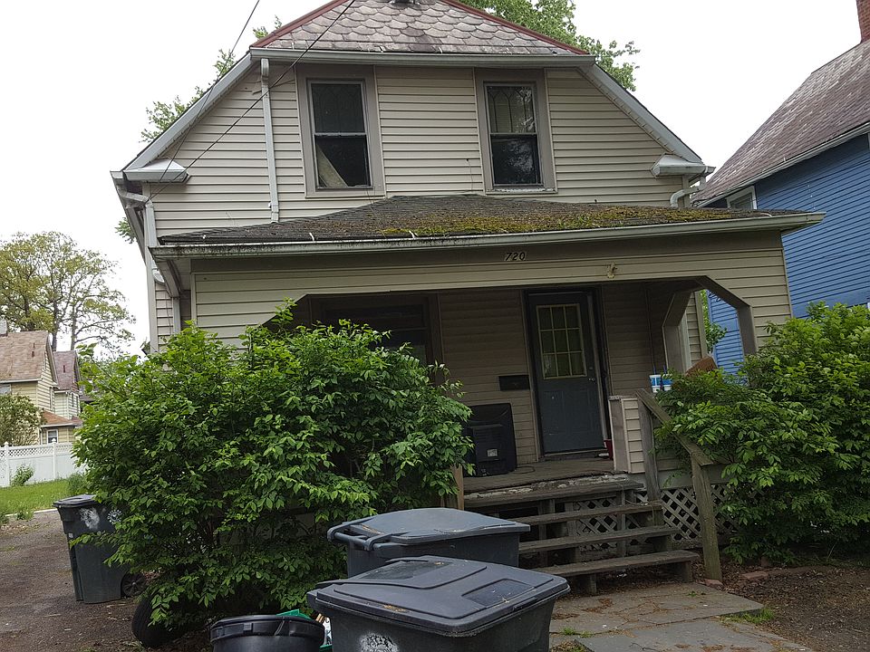 1st image of 720 Vine Ave NE