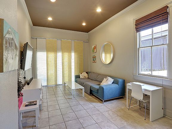 5th image of 3933 Toulouse St