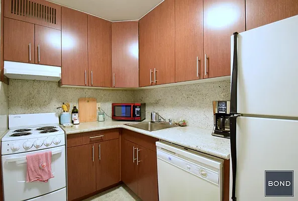 Rented by Bond New York | media 18