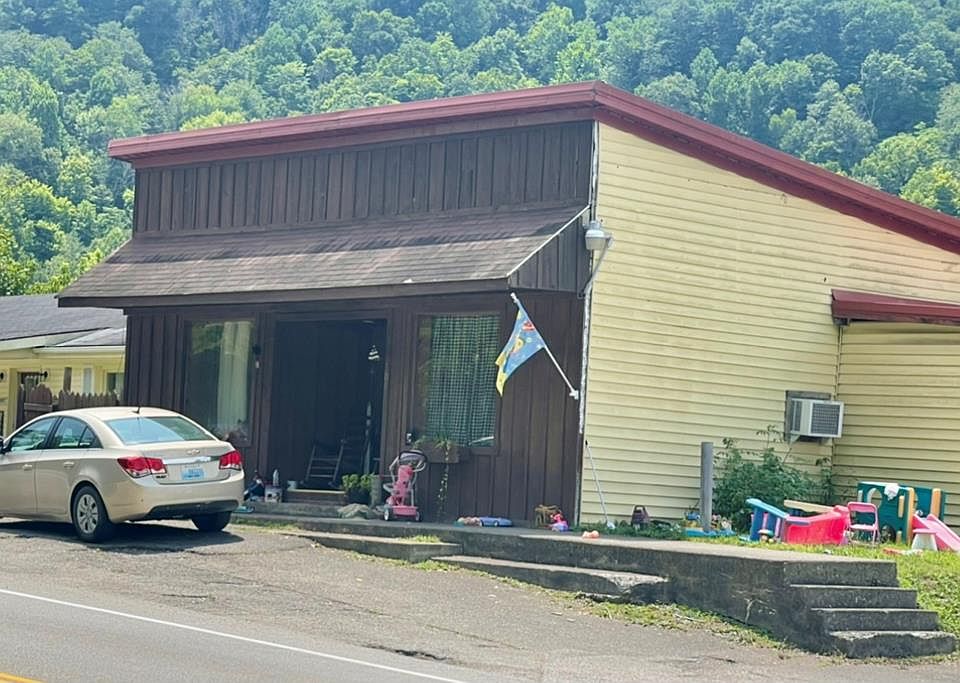 2nd image of 3087 Christopher Rd