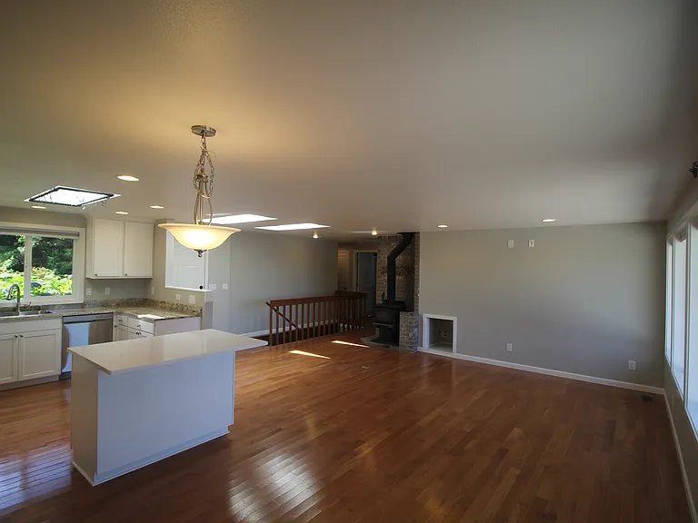 120 Pioneer Dr — Photo 5