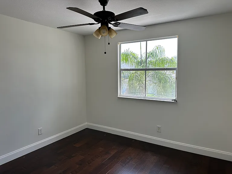 5220 NW 53rd Ave — Photo 17