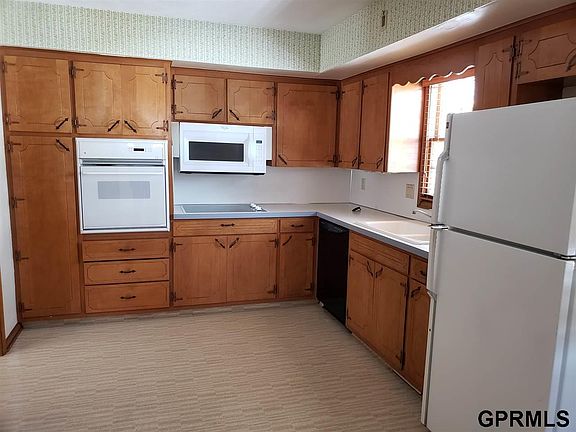 4th image of 3387 S 115th St