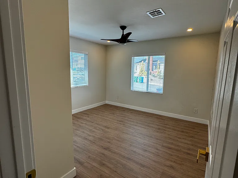 4920 Rockford Dr — Photo 13