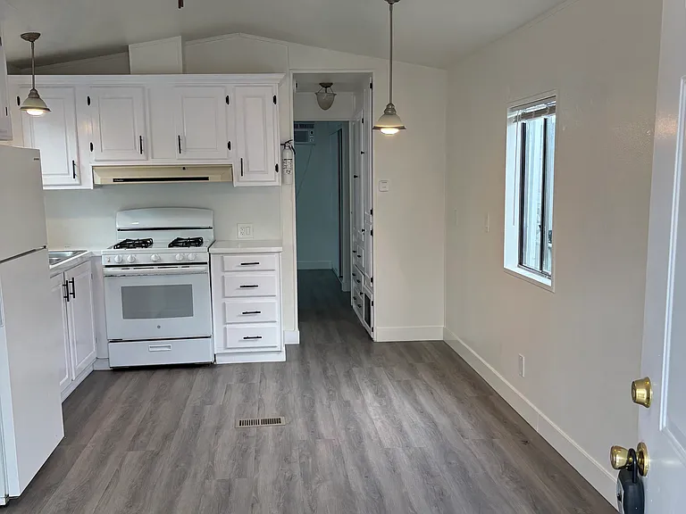 12265 Woodruff Ave #28 — Photo 8