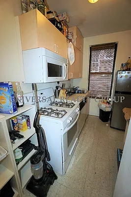 Rented by Universal Realty Group | media 25