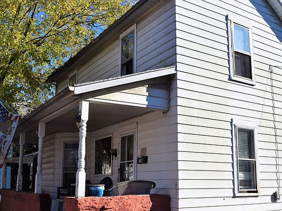 4th image of 710 E Sycamore St