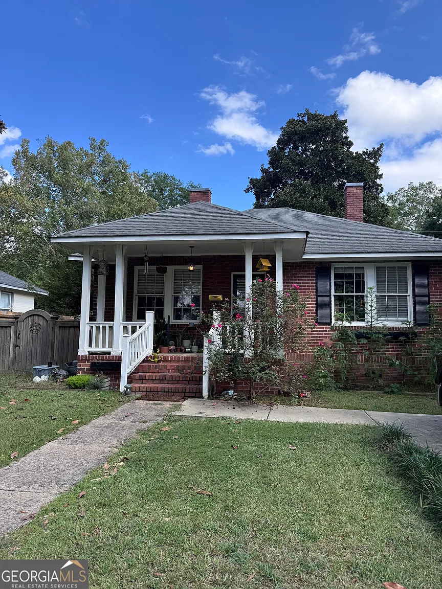 23 Oak St NE photo 1