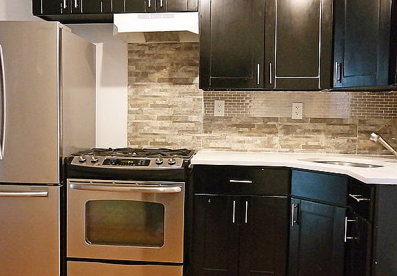 2nd image of 197 Irving Ave APT 2R