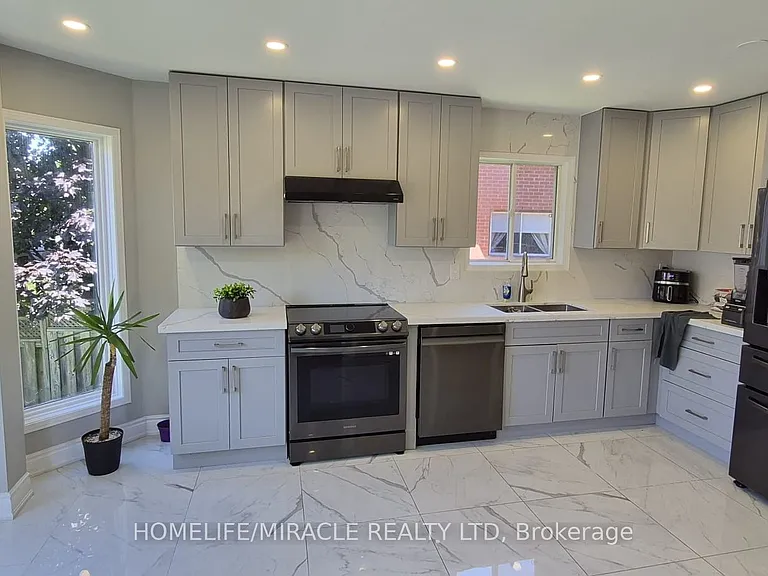7123 Spyglass Cres — Photo 11