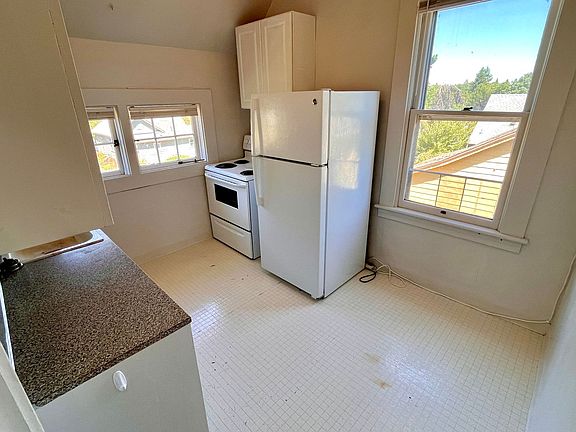 2nd image of 1725 SE Spokane St APT B