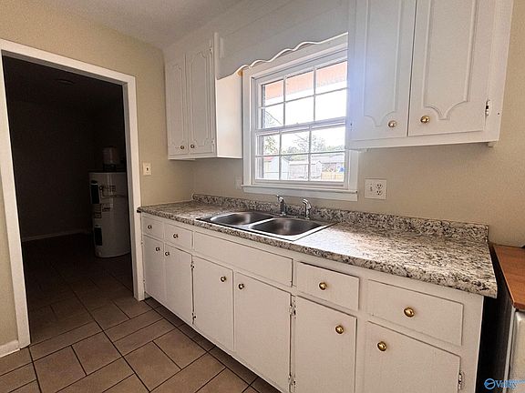 4th image of 2112 Hines St