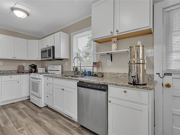 3rd image of 130 Mengel Ave
