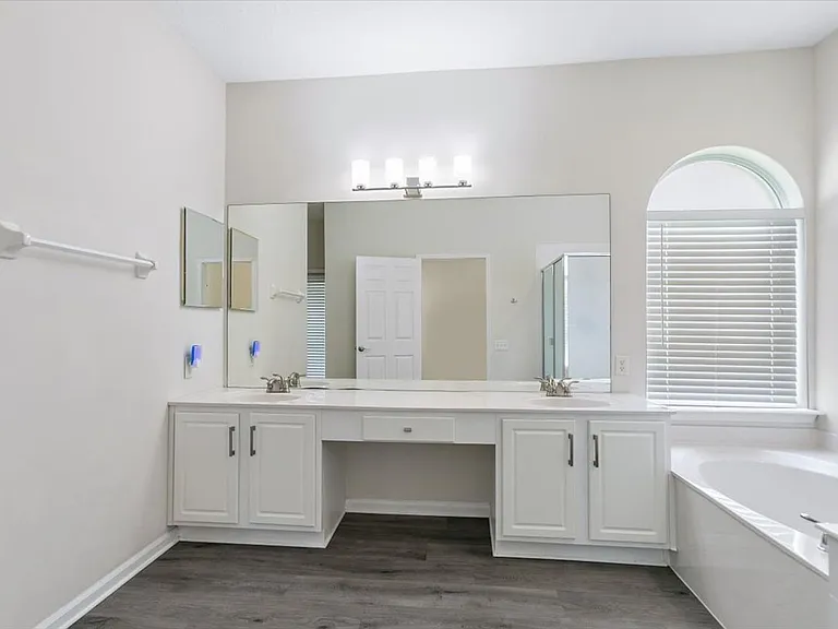 8884 Hampton Landing Dr E — Photo 18
