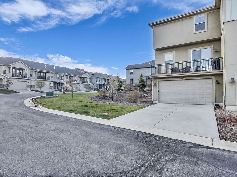 1072 W Cattail Ct — Photo 3