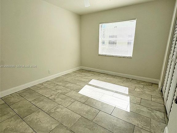 4th image of 4119 Woodside Dr #2