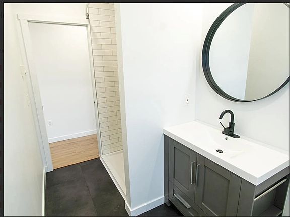 4th image of 1915 W Livingston St #2
