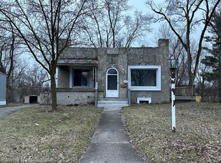 1081 Berkley Ave, Pontiac, MI