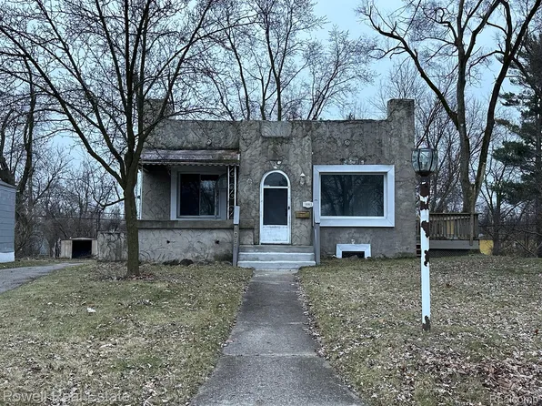 1081 Berkley Ave, Pontiac, MI 48341