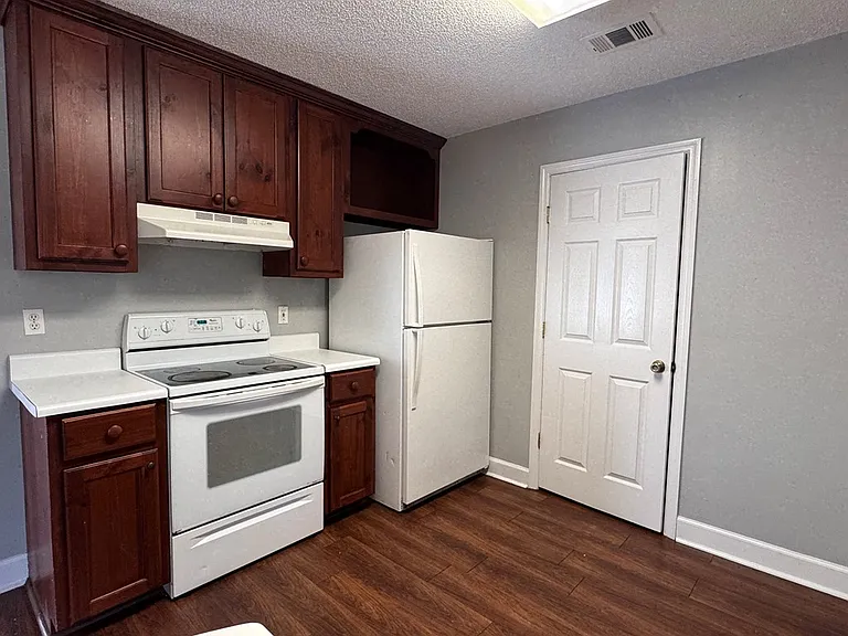 3145 Vanelle Dr — Photo 7