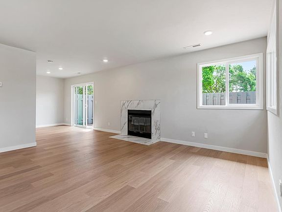 4th image of 3002 Buckingham Ln #17