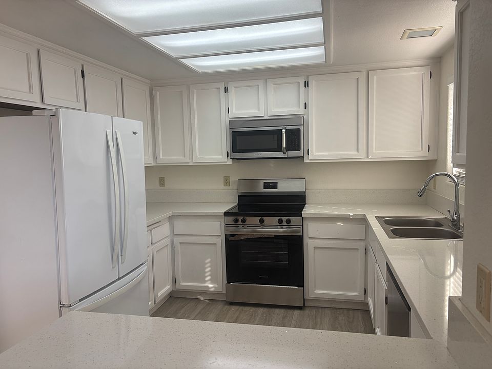 1st image of 526 Park Way APT C