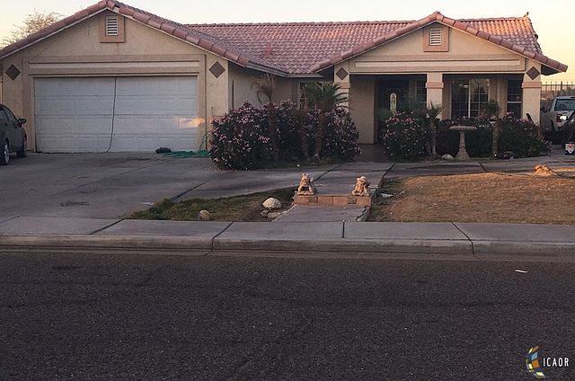 2nd image of 1107 Santa Fe Dr