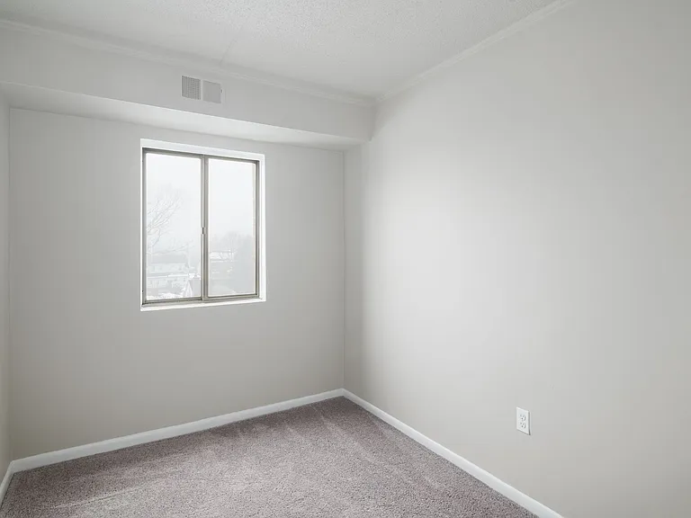 297 E Jefferson St #404 — Photo 10