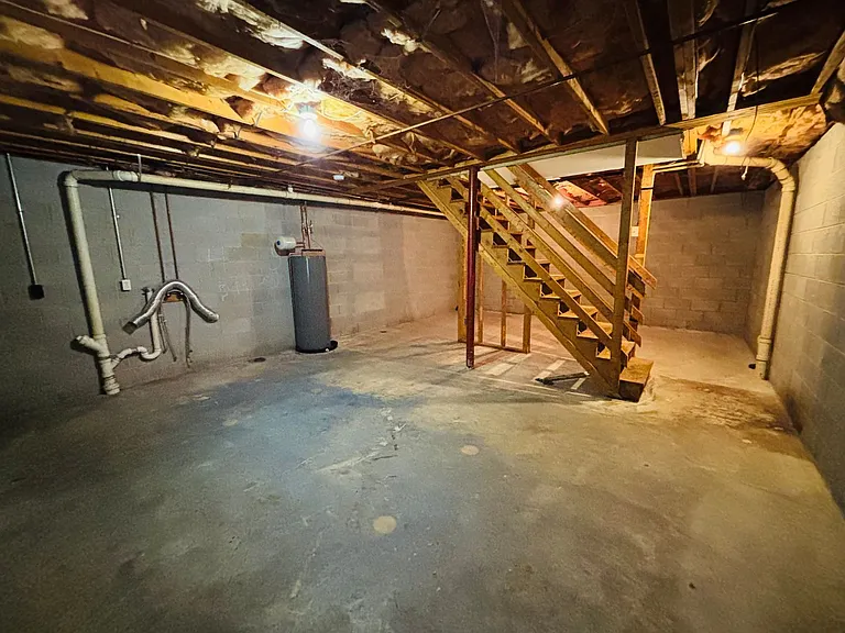 715 E Main St — Photo 17
