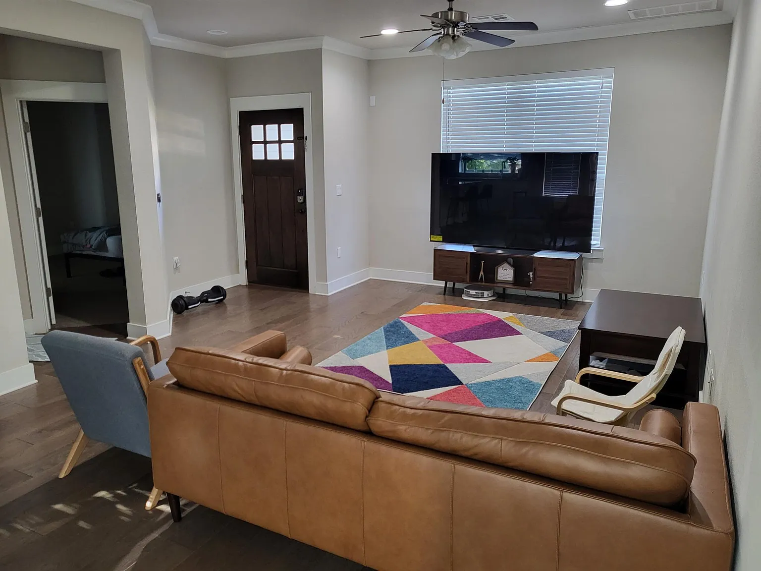 4 bed, 2.5 bath, 1957 sqft, $2,500 — Photo 2
