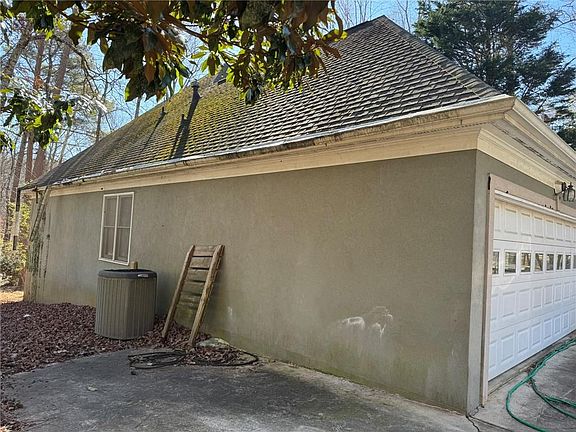 4th image of 3140 Carlton Rd