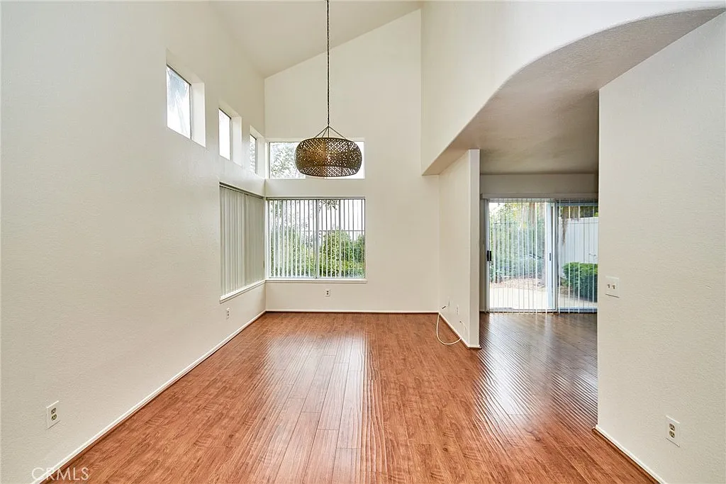 3 bed, 2.5 bath, 1603 sqft, $3,400 — Photo 1