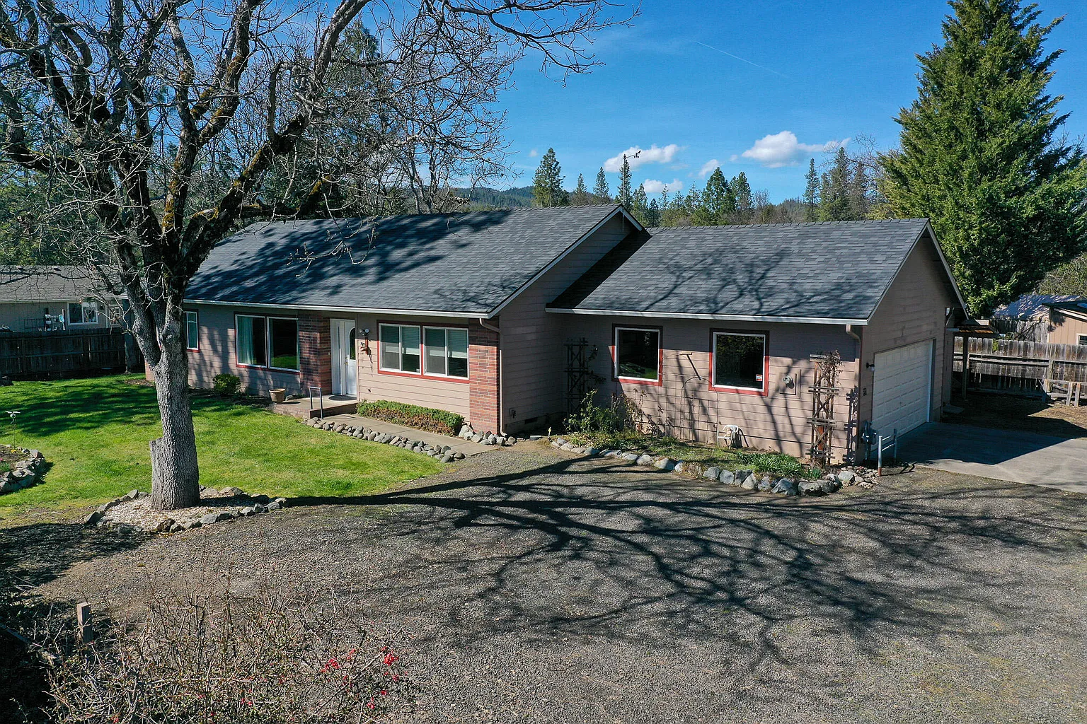 551 Alpine Ave photo 1