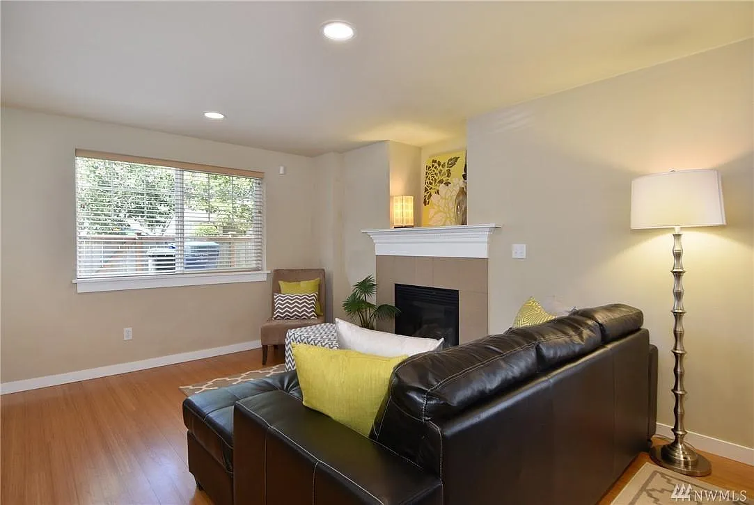 Photo 2 of 25 - 12038 Roosevelt Way NE #C - Seattle, WA Building Photo - 12038 Roosevelt Way NE #C