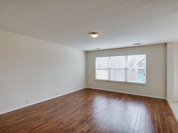 3rd image of 1204 Heritage Hill Cv