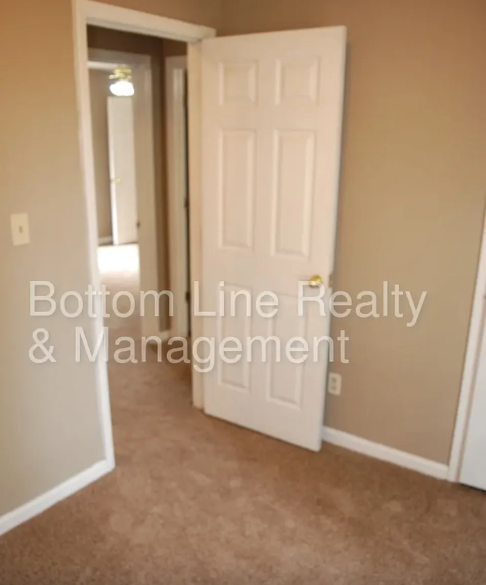 3 bed, 1125 sqft, $1,700 — Photo 4