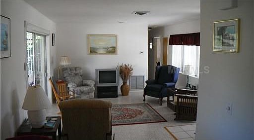3rd image of 404 Lyons Bay Rd